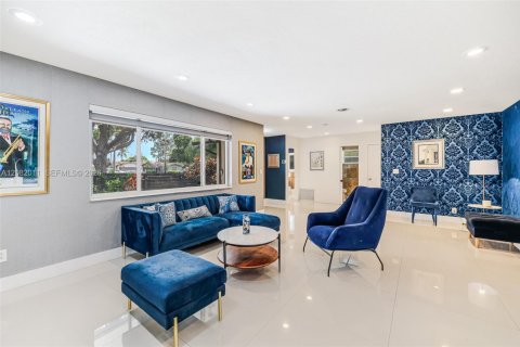 House in Fort Lauderdale, Florida 4 bedrooms, 203.83 sq.m. № 2343886 - photo 15