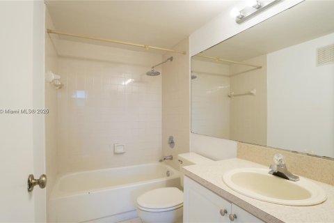 Condominio en venta en Doral, Florida, 2 dormitorios, 92.16 m2 № 1818128 - foto 18