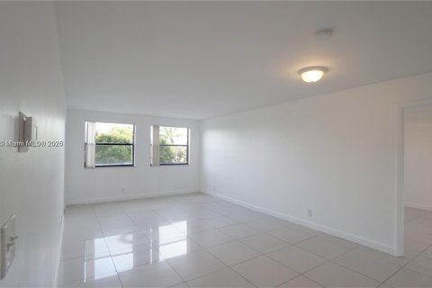 Condominio en venta en Doral, Florida, 2 dormitorios, 92.16 m2 № 1818128 - foto 1