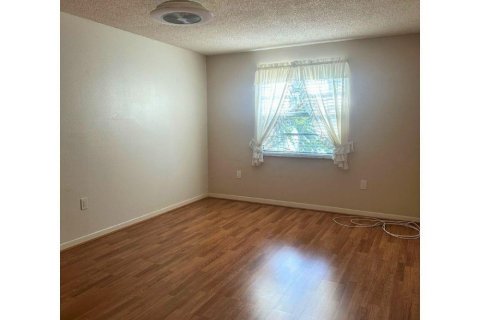 Condo in Tamarac, Florida, 2 bedrooms  № 2078454 - photo 17