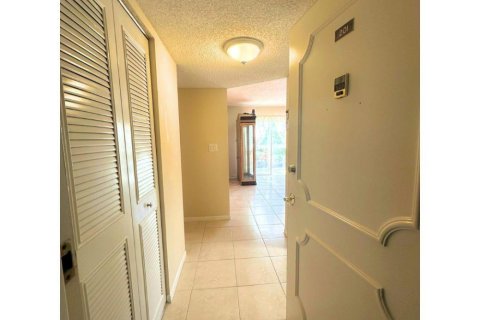 Condo in Tamarac, Florida, 2 bedrooms  № 2078454 - photo 27