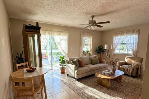 Condo in Tamarac, Florida, 2 bedrooms  № 2078454 - photo 2