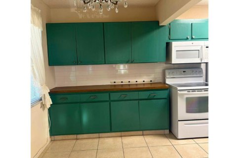 Condo in Tamarac, Florida, 2 bedrooms  № 2078454 - photo 10