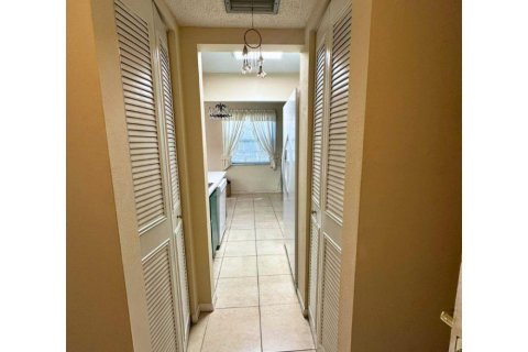 Condo in Tamarac, Florida, 2 bedrooms  № 2078454 - photo 28