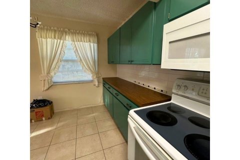 Condo in Tamarac, Florida, 2 bedrooms  № 2078454 - photo 12