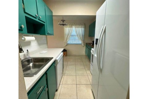 Condo in Tamarac, Florida, 2 bedrooms  № 2078454 - photo 13