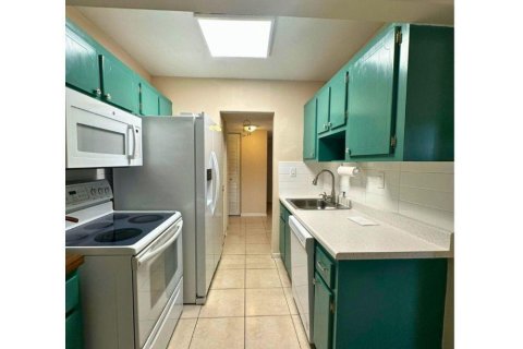 Condo in Tamarac, Florida, 2 bedrooms  № 2078454 - photo 9