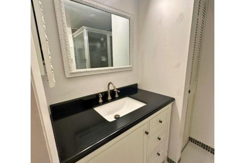 Condo in Tamarac, Florida, 2 bedrooms  № 2078454 - photo 23