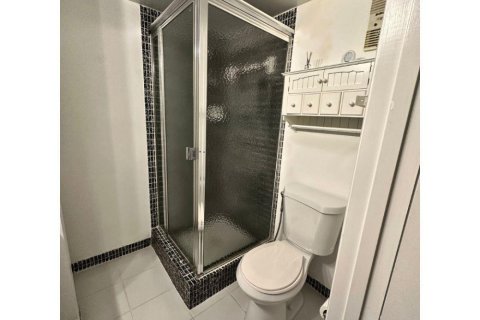 Condo in Tamarac, Florida, 2 bedrooms  № 2078454 - photo 25