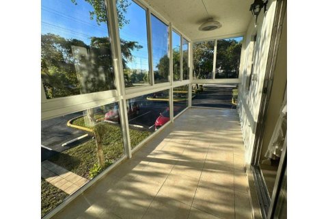 Condo in Tamarac, Florida, 2 bedrooms  № 2078454 - photo 5