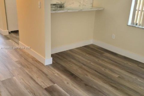 Снять в аренду кондоминиум в Хайалиа, Флорида 2 спальни, 76.92м2, № 2050663 - фото 6