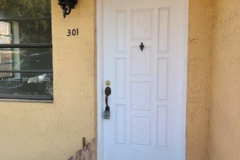 Снять в аренду кондоминиум в Хайалиа, Флорида 2 спальни, 76.92м2, № 2050663 - фото 2