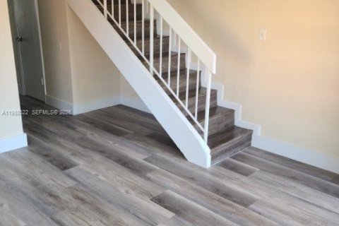 Снять в аренду кондоминиум в Хайалиа, Флорида 2 спальни, 76.92м2, № 2050663 - фото 4