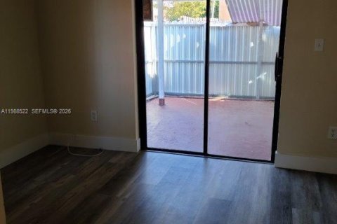 Снять в аренду кондоминиум в Хайалиа, Флорида 2 спальни, 76.92м2, № 2050663 - фото 9
