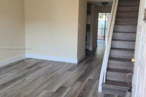 Снять в аренду кондоминиум в Хайалиа, Флорида 2 спальни, 76.92м2, № 2050663 - фото 3