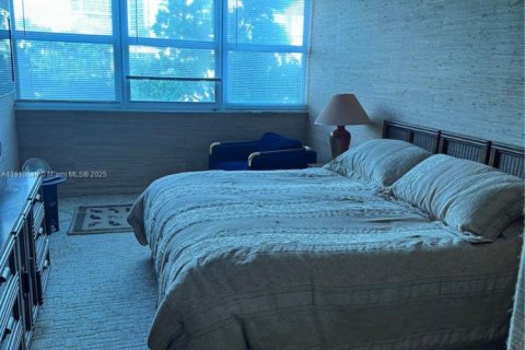 Купить кондоминиум в Халландейл-Бич, Флорида 3 спальни, 282.42м2, № 1965890 - фото 8