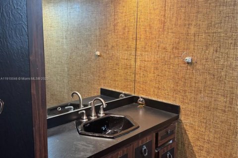 Купить кондоминиум в Халландейл-Бич, Флорида 3 спальни, 282.42м2, № 1965890 - фото 12