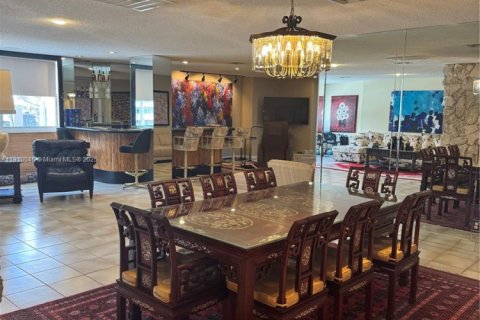 Купить кондоминиум в Халландейл-Бич, Флорида 3 спальни, 282.42м2, № 1965890 - фото 4