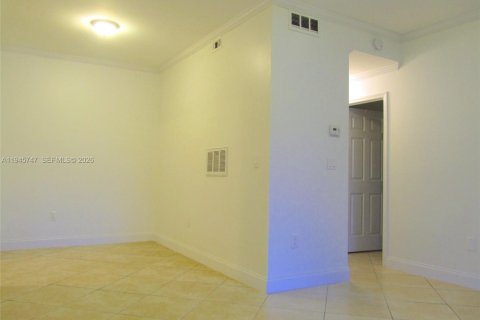 Condo in Pembroke Pines, Florida, 1 bedroom  № 2003438 - photo 3