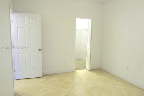 Condo in Pembroke Pines, Florida, 1 bedroom  № 2003438 - photo 5
