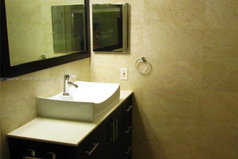 Condo in Pembroke Pines, Florida, 1 bedroom  № 2003438 - photo 7