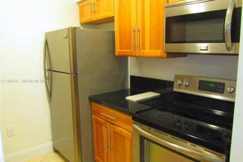 Condo in Pembroke Pines, Florida, 1 bedroom  № 2003438