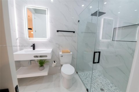 Casa en venta en Cape Coral, Florida, 4 dormitorios, 272.02 m2 № 2022781 - foto 29