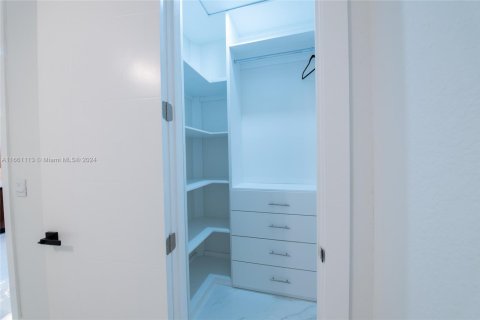 Casa en venta en Cape Coral, Florida, 4 dormitorios, 272.02 m2 № 2022781 - foto 24