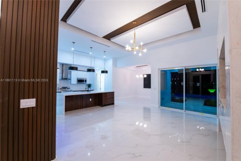 Casa en venta en Cape Coral, Florida, 4 dormitorios, 272.02 m2 № 2022781 - foto 4