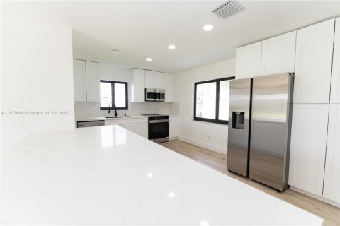 Купить виллу или дом в Майами, Флорида 3 спальни, 109.25м2, № 1979125 - фото 7