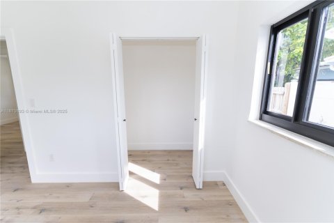 Купить виллу или дом в Майами, Флорида 3 спальни, 109.25м2, № 1979125 - фото 16