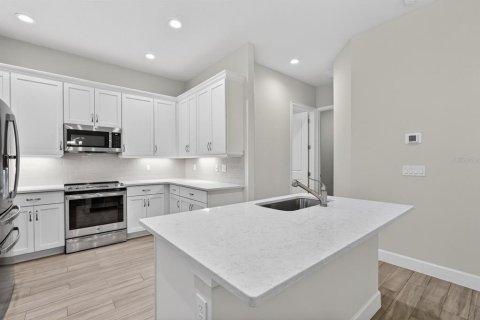 Townhouse in Ormond Beach, Florida 3 bedrooms, 198.53 sq.m. № 2101654 - photo 13