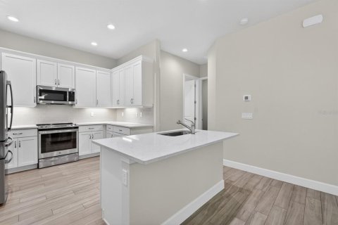 Townhouse in Ormond Beach, Florida 3 bedrooms, 198.53 sq.m. № 2101654 - photo 12