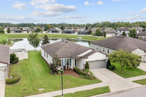 House in Spring Hill, Florida 4 bedrooms, 180.04 sq.m. № 2360391