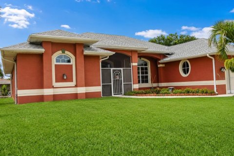 House in Port Charlotte, Florida 4 bedrooms, 229.38 sq.m. № 2345398