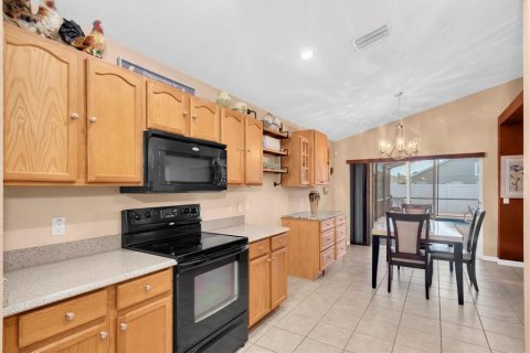 House in Lakeland, Florida 4 bedrooms, 191.47 sq.m. № 1909943 - photo 15