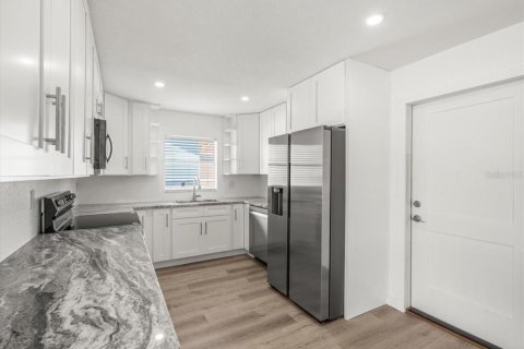 Casa en alquiler en Hernando Beach, Florida, 3 dormitorios, 156.82 m2 № 1822852 - foto 13