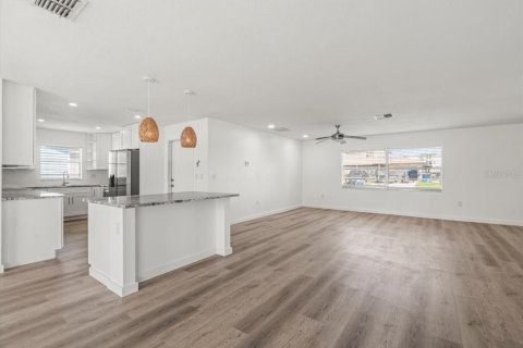 Casa en alquiler en Hernando Beach, Florida, 3 dormitorios, 156.82 m2 № 1822852 - foto 8