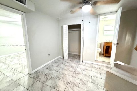 Casa en alquiler en Miami, Florida, 3 dormitorios, 106.84 m2 № 2152632 - foto 5