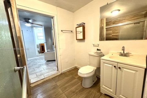 Casa en alquiler en Miami, Florida, 3 dormitorios, 106.84 m2 № 2152632 - foto 7