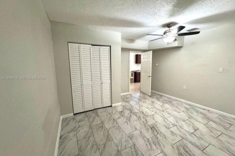 Casa en alquiler en Miami, Florida, 3 dormitorios, 106.84 m2 № 2152632 - foto 6