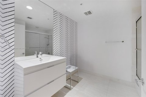 Condo in North Miami Beach, Florida, 2 bedrooms  № 1943054 - photo 6