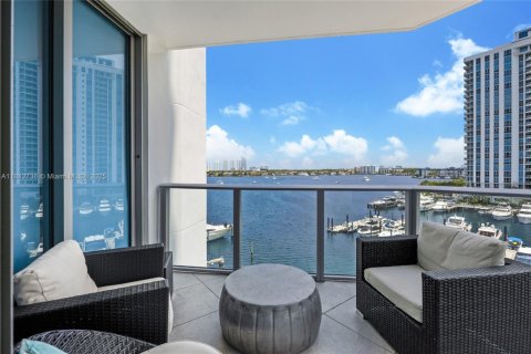 Condo in North Miami Beach, Florida, 2 bedrooms  № 1943054 - photo 10