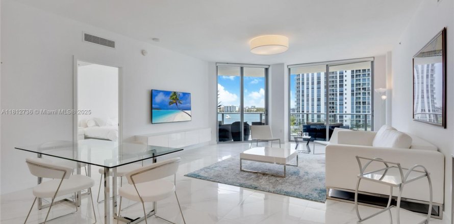 Condo in North Miami Beach, Florida, 2 bedrooms  № 1943054
