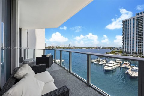 Condo in North Miami Beach, Florida, 2 bedrooms  № 1943054 - photo 9