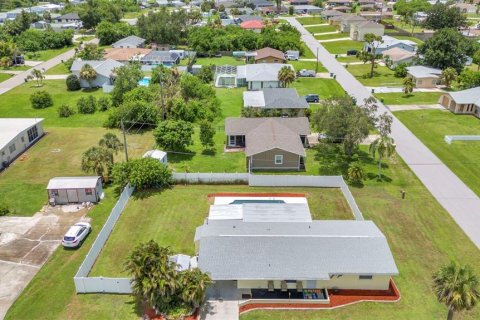 House in Port Charlotte, Florida 2 bedrooms, 139.17 sq.m. № 1823210 - photo 14