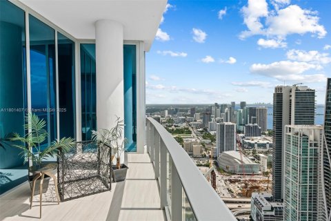 Condominio en venta en Miami, Florida, 5 dormitorios, 605.07 m2 № 1935254 - foto 5