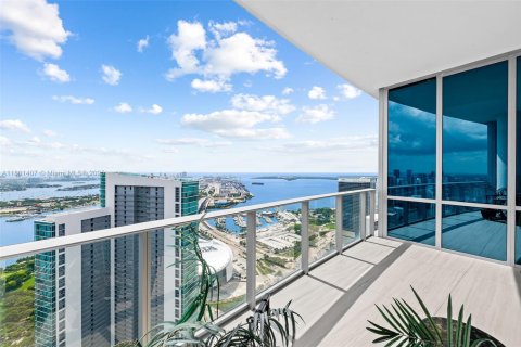 Condominio en venta en Miami, Florida, 5 dormitorios, 605.07 m2 № 1935254 - foto 3