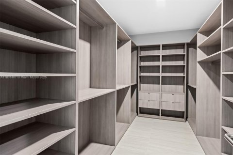 Condominio en venta en Miami, Florida, 5 dormitorios, 605.07 m2 № 1935254 - foto 20