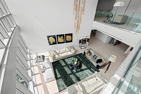 Condominio en venta en Miami, Florida, 5 dormitorios, 605.07 m2 № 1935254 - foto 10